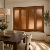 Fenêtres et volets en bois de Paulownia sur mesure, design à lamelles horizontales pour les hôtels