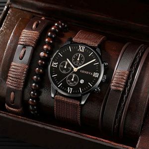 Montre Bracelet Homme Style Affaires Boîtier en Alliage Bracelet en Similicuir Cadran à Trois Yeux Calendrier Simple Couronne Spirale Quartz 3 ATM - Product Image 3