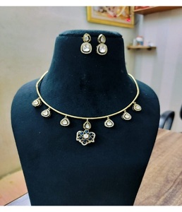 Conjunto de Collar y Pendientes de Moissanita Chapados en Oro de Diseño, Joyería Nupcial India Tradicional para Recepción de Bodas - Product Image 1