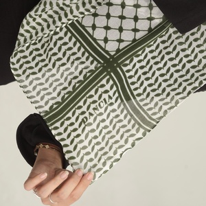 I tessuti modal stampati sono disponibili in una varietà di colori e fantasie per soddisfare diverse preferenze estetiche, inclusi le tue. - Product Image 6