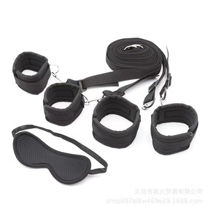 Venta directa de fábrica de correas de bondage eróticas alternativas para cama, bondage femenino con ataduras para manos y pies y antifaz. - Product Image 2