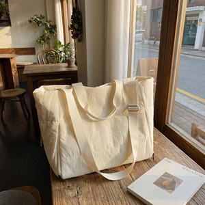 Sac à main léger en nylon durable avec fermeture éclair, grande capacité, et bandoulière, idéal pour le shopping, les rendez-vous, les voyages faciles et comme trousse de maquillage. - Product Image 2