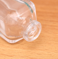 Flacon de parfum vide rechargeable en verre transparent, mini, carré, vintage, à fond épais, haut et fin, 8 ml, avec pulvérisateur à pompe, pour échantillons et diffuseurs à bâtonnets