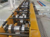 Machine de formage à froid pour la fabrication de capuchons de toit en métal sur mesure, machine de fabrication de capuchons de toit en acier pour le revêtement de toiture
