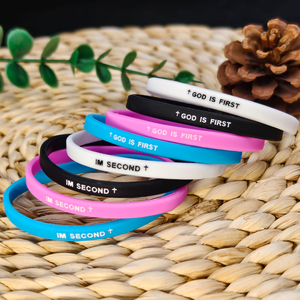 Bracelet en silicone gaufré éco-responsable GOD IS <span class=keywords><strong>FIRST</strong></span> <span class=keywords><strong>I</strong></span> <span class=keywords><strong>AM</strong></span> SECOND, largeur 5 mm, fin, sportif, chrétien, en gros et en stock - Product Image 6