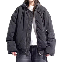 Bomber d'hiver à capuche luxueux fabriqué en usine pour hommes et femmes Blouson aviateur de style universitaire.