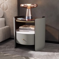 Moderner Atmosphärischer Cremefarbener Runder Nachttisch, Gehärtetes Glas, Minimalistisches Hochwertiges Design, Geeignet für Schlafzimmer oder Hotel