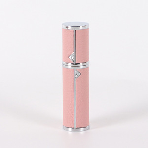 Flacone Spray per Profumo Portatile in Vetro Effetto Litchi con Fondo in Vera Pelle Bovina, Mini Dispenser Ricaricabile - Product Image 5