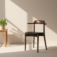 Chaise de salle à manger en bois massif de style nordique minimaliste moderne de haute qualité avec dossier en cuir écologique pour la maison, le café, l'hôtel, la villa