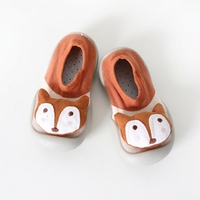 Chaussons-chaussettes antidérapants pour bébé, premiers pas, semelle souple, pour tout-petits, intérieur/extérieur, semelle en caoutchouc, avec adorable poupée de dessin animé