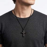 Collier pour homme Tizti Jesus en acier inoxydable noir avec croix et incrustation en bois d'ébène, collier tendance pour homme avec pendentif