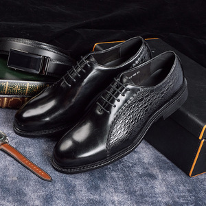 รองเท้าหนังลำลองแบบสวมสำหรับผู้ชาย XuanWu ทำจากหนังวัวคุณภาพสูง หัวเหล็ก ดีไซน์ลายนูนทันสมัย เหมาะสำหรับใส่ทำงานในฤดูใบไม้ร่วง - Product Image 2