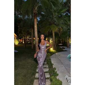 Robe de bal JOLIE violette, coupe empire, longueur ras du sol, ornée de perles, de dentelle et de cristaux, disponible en tailles XS à XL, en polyester, mini - Product Image 5