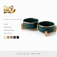 Bol en céramique pour animaux de compagnie NicePets avec support en bois |   Ensemble d'alimentation anti-renversement avec protection du cou surélevée |   Gamelle brillante pour chat et chien