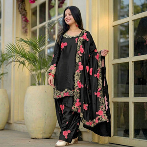 Conjunto de Salwar Kameez de Satén Japonés Negro con Bordado Floral y Lentejuelas para Mujer - Traje Tradicional para Bodas y Fiestas, Talla XL Disponible - Product Image 1