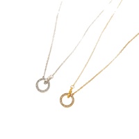 Collier minimaliste en acier inoxydable à double anneau avec pendentif géométrique serti de diamants et design à double anneau entrelacé