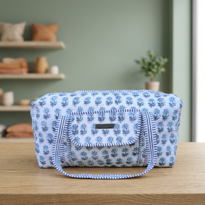 Bolsa de Viaje de Fin de Semana de Algodón con Estampado Floral, Cierre de Cremallera, Gran Capacidad, Diseño Azul y Blanco a Rayas, Asa para Llevar en la Mano - Product Image 2