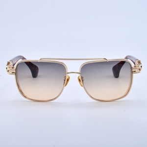 Occhiali da Sole di Lusso per Donne con <span class=keywords><strong>Lenti</strong></span> Polarizzate e <span class=keywords><strong>Filtro</strong></span> <span class=keywords><strong>Luce</strong></span> <span class=keywords><strong>Blu</strong></span> in Montature Alla Moda e Trendy - Product Image 5