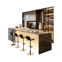 Ensemble de bar à domicile moderne et luxueux sur mesure, îlot de cuisine avec comptoir en pierre, armoire à vin en verre et aluminium, et éclairage LED intégré