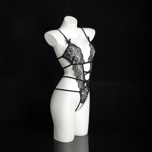 Lingerie sexy pour femmes, combinaison à entrejambe ouvert 8786, en polyester transparent ajouré - Product Image 1