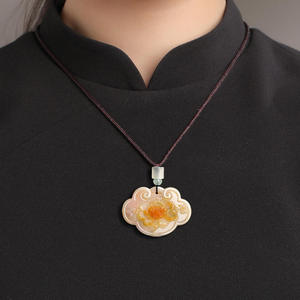 Colgante de Jade Rojo Ruyi Calentado con Jadeíta Natural, Joyería para Mujer, Estilo Chino, Diseño Original, Regalo con Certificado de Tasación HJ112 - Product Image 4