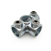 Raccords de serrage en fer malléable galvanisé personnalisés avec trou de vis pour fixation par boulon, pièces de tuyauterie structurelles en fonte de zinc
