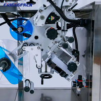 Machine d'étiquetage automatique de bouteilles rondes à grande vitesse UPK, applicateur d'étiquettes plates sur le dessus, machine d'étiquetage de boîtes en plastique