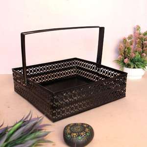 Bandeja Organizadora Decorativa de Metal Negro con Asa Cuadrada, Cesta de Almacenamiento Moderna con Diseño Calado para Cocina, Baño y Decoración del Hogar - Product Image 3
