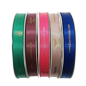 Nastro in Raso Personalizzato all'Ingrosso con Logo Dorato Goffrato per Confezioni Regalo - Product Image 2