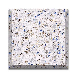 Piastrelle in Terrazzo di cristallo bianco di nuovo Design con grani blu per pavimenti e rivestimenti murali