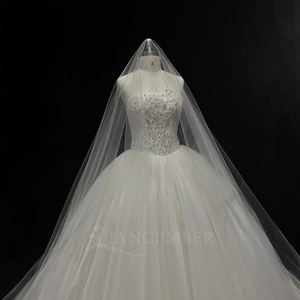 Vestido de Novia Moderno NT47 con Cuello Barco, Cola Capilla, Flores de Encaje y Tela de Tul con Cristales para Mujer - Product Image 4