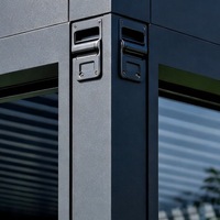 Pergola coulissante en verre sans cadre avec toit à lames orientables, résistante aux intempéries, en aluminium, de qualité commerciale pour hôtels et complexes hôteliers