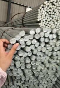 Barra Redonda de Acero Galvanizado por Inmersión en Caliente, Recubierta de Zinc Puro, Aleación de Zinc-<span class=keywords><strong>Hierro</strong></span> con Unión Fuerte, para Servicios de Soldadura y Corte de Postes de Andamios - Product Image 3
