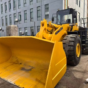 Cargadora de Ruedas KOMATSU WA500 Amarilla con Cabina Cerrada, Neumáticos Sólidos y Escape Vertical Superior - Product Image 5
