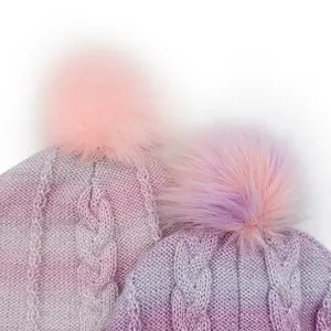 Kindermeisje Oem Op Maat Gestreept Geruit Kleurrijk Space Dye Garen Met Zijden Stead Triple Pom Pom Trapper Beanie Hoed Met Handschoen Se