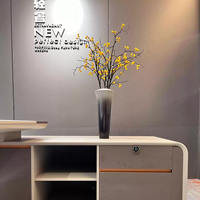 Bureau de direction simple et moderne, bureau de luxe haut de gamme, table de bureau pour managers avec chaises