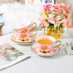 Offre Spéciale : Ensemble de Tasses à Café Européennes et Service à Thé de l'Après-midi – Céramique Haut de Gamme Exquise, Tasses et Soucoupes à Thé Rouge Anglais pour la Maison et le Bureau - Product Image 3