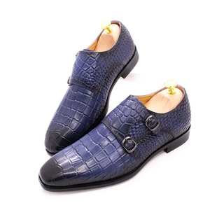 Bottes pour hommes de marque personnalisée. Fond épais. Vêtements de travail Zhongbang. Chaussures pour hommes. Peinture localisée. Bottes en cuir tendance de style britannique - Product Image 2