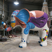 Patung Gajah Fiberglass Besar Lukisan Tangan, Patung Hewan Graffiti Kustom untuk Taman Bertema, Ornamen Lanskap Luar Ruangan