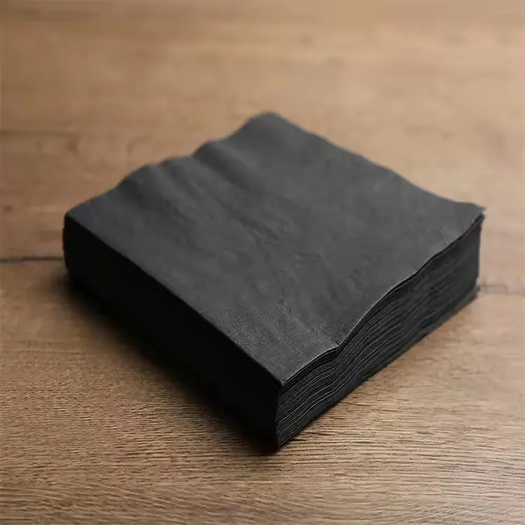 Serviettes de boisson noires matelassées en bois vierge 100% pour bar café 2 plis
