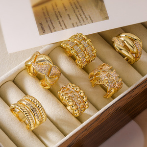 แหวนเซอร์คอนสีทอง18K ชุบทองแดงแฟชั่นสำหรับผู้หญิงแหวนแฟชั่นหรูหราน้ำหนักเบารูปทรงเรขาคณิต - Product Image 1