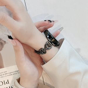 Bracelet de montre en diamant bling bling pour Samsung Galaxy Watch3 bracelet en métal coeur d'amour pour <span class=keywords><strong>Huawei</strong></span> <span class=keywords><strong>GT2</strong></span> <span class=keywords><strong>42mm</strong></span> bracelet en acier inoxydable diamant - Product Image 5