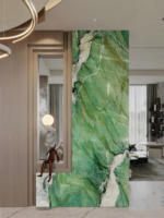 Dalle de quartzite vert Cristallo Botanico du Brésil durable, rétroéclairée, avec cristal de fuchsite, pour revêtement mural décoratif et comptoir de réception