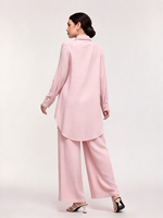 Ensemble décontracté deux pièces pour femme : chemise à manches longues et col en V ajouré et pantalon long ample à jambes larges – Collection Printemps/Été