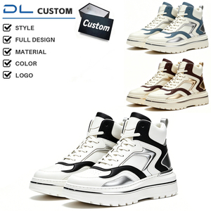 Baskets basses personnalisées pour hommes, style skate, à plateforme, avec empeigne en maille respirante, patch métallique en cuir lisse, lacets, rehaussantes et robustes - Product Image 1