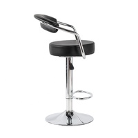 Îlot de cuisine moderne, tabouret de bar en cuir rouge haut de gamme avec pédale