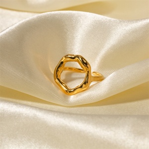Anillo de Joyería Vintage, Delicado, Chapado en Oro Fino, Acero Inoxidable, Diseño de Flor Hueca, para Mujer - Product Image 1