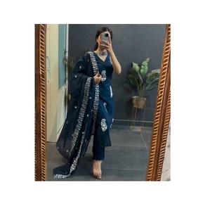Vêtements indiens et pakistanais nouveau beau costume en coton ensemble pour les femmes porter des vêtements de fantaisie dames costume travaillé à la main Kurti et pantalon - Product Image 1