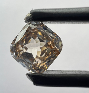 Diamante Suelto Cultivado en Laboratorio Certificado, Corte Cojín, Color Fantasía, Perforado con Láser, Fuego y Brillo Excepcionales para Anillos de Boda Personalizados - Product Image 2