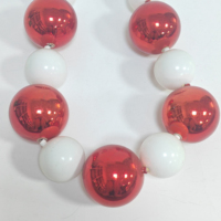 Vente en gros de perles géantes de Mardi Gras de la marque STAR, rouges et blanches ou vertes et blanches, pour décorations de carnaval et de fêtes de Noël